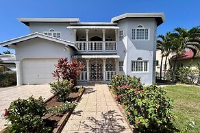 5-bed Villa With Pool in Runaway Bay, Jamaica