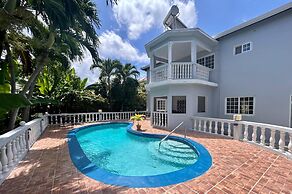 5-bed Villa With Pool in Runaway Bay, Jamaica