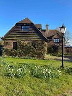 Stylish Getaway in the Heart of the Pewsey Vale