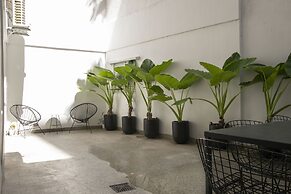 Modern ground floor with private patio