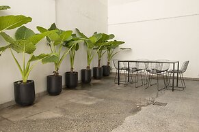 Modern ground floor with private patio