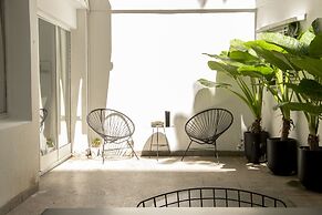 Modern ground floor with private patio