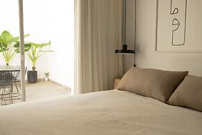 Modern ground floor with private patio