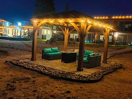 Sea Edge Beachside Hotel