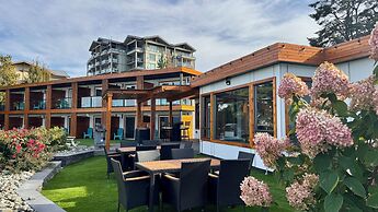 Sea Edge Beachside Hotel