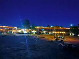 Sea Edge Beachside Hotel