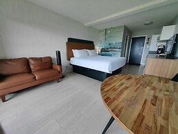 Sea Edge Beachside Hotel