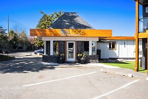 Sea Edge Beachside Hotel