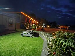 Sea Edge Beachside Hotel