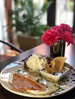 Hotel Plaza by Kavia