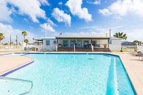 Tropic Island Resort