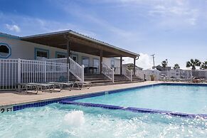 Tropic Island Resort