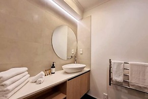 Chic CBD Studio-Aircon-Wifi -Heated Pool