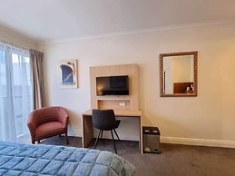 Chic CBD Studio-Aircon-Wifi -Heated Pool