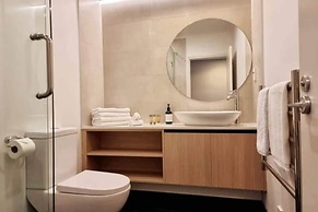 Chic CBD Studio-Aircon-Wifi -Heated Pool