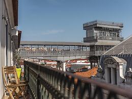 LV Premier Chiado CH1 Balcony Central Elevator