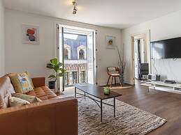 LV Premier Chiado CH1 Balcony Central Elevator