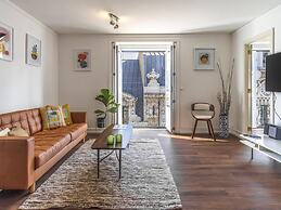 LV Premier Chiado CH1 Balcony Central Elevator