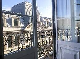 LV Premier Chiado CH1 Balcony Central Elevator