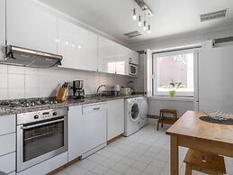 LV Premier Chiado CH1 Balcony Central Elevator