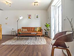 LV Premier Chiado CH1 Balcony Central Elevator