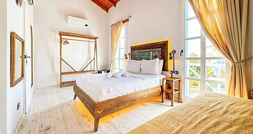 Banana Alaçatı Food & Stay - Adults Only