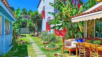 Banana Alaçatı Food & Stay - Adults Only