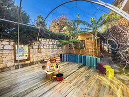 Banana Alaçatı Food & Stay - Adults Only