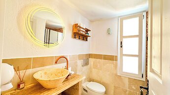 Banana Alaçatı Food & Stay - Adults Only