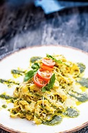 Banana Alaçatı Food & Stay - Adults Only