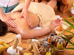 Banana Alaçatı Food & Stay - Adults Only