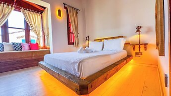 Banana Alaçatı Food & Stay - Adults Only