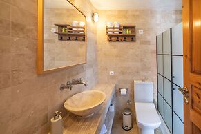 Banana Alaçatı Food & Stay - Adults Only