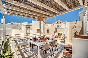 Bilocale con Affreschi e Vista Mare in Centro