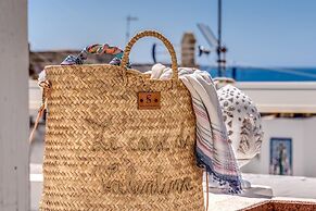 Bilocale con Affreschi e Vista Mare in Centro