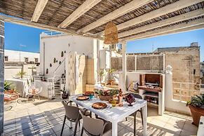 Bilocale con Affreschi e Vista Mare in Centro