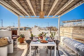 Bilocale con Affreschi e Vista Mare in Centro