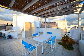 Bilocale con Affreschi e Vista Mare in Centro