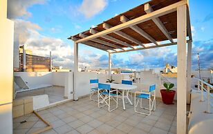 Bilocale con Affreschi e Vista Mare in Centro