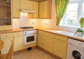 2 Bed House - Sleeps 4 - Parking - Pets - Garden