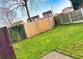 2 Bed House - Sleeps 4 - Parking - Pets - Garden