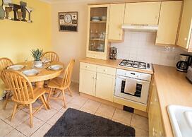 2 Bed House - Sleeps 4 - Parking - Pets - Garden