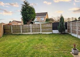 2 Bed House - Sleeps 4 - Parking - Pets - Garden