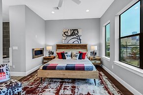 Modern, Houston Inspired House W/ Best Views Of Downtown! - Less Than 