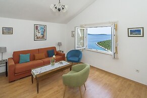 Apt. With Terrace & Garden, 2 min to the Beach