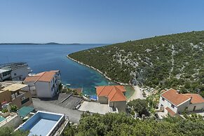 Apt. With Terrace & Garden, 2 min to the Beach