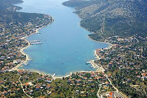 Apt. With Terrace & Garden, 2 min to the Beach