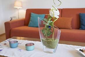 Apt. With Terrace & Garden, 2 min to the Beach