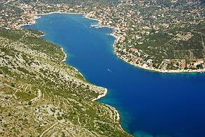 Apt. With Terrace & Garden, 2 min to the Beach