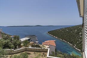 Apt. With Terrace & Garden, 2 min to the Beach